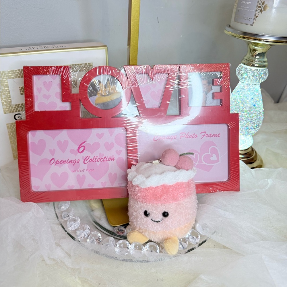 LOVE Collage 6 Photo Frame Bundle with Plush Toy - Picture 1 of 3